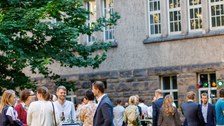 Gespräche beim Sommerfest