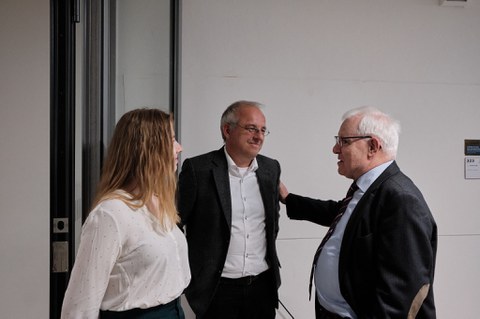 Gespräche auf dem Gang beim Tag der Fakultät