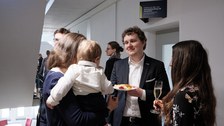 Gespräche auf dem Gang beim Tag der Fakultät