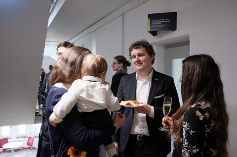 Gespräche auf dem Gang beim Tag der Fakultät