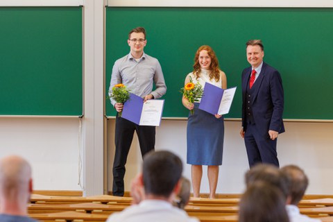 Zu sehen sind Daniel Vrankar, Dr. Ann Sophie Lauterbach und Prof. Schefczyk