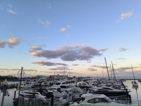 Man sieht den Hafen von Chicago.