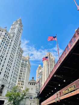 Man sieht die Skyline von Chicago.