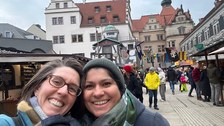 Man sieht Beth Embry und Samanthi Dijkstra-Silva zusammen. 