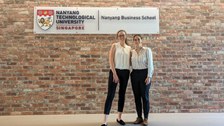 Es sind Xenia Börner und Valeria Knels zu sehen