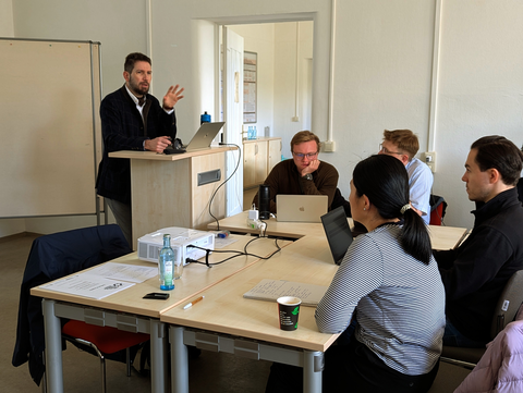 Zu sehen ist Prof. Rodrigo Lozano