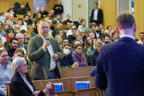 Das Publikum hatte die Möglichkeit Fragen zu stellen.