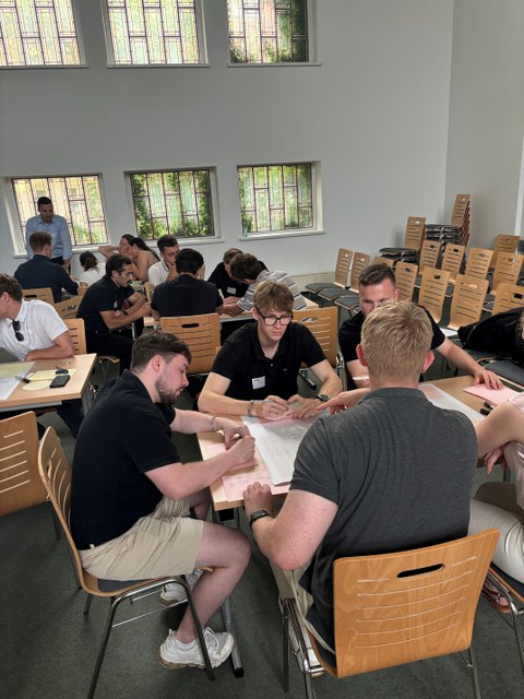 Man sieht Studierende bei einem Workshop