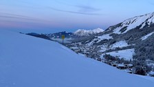 Es ist eine Skipiste zu sehen 