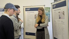 Zu sehen ist eine Studienberatungssituation