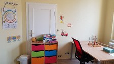Es ist der WEltzern-Kind-Arbeitsraum der Fakultät zu sehen.