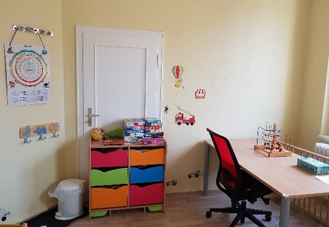 Es ist der WEltzern-Kind-Arbeitsraum der Fakultät zu sehen.