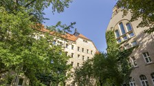 Blick auf Nordflügel des Hülße-Baus und den Tillich-Bau
