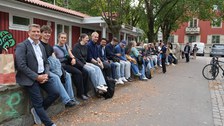 Man sieht ein Gruppenbild von Studierenden und Dozenten bei der Summer School.