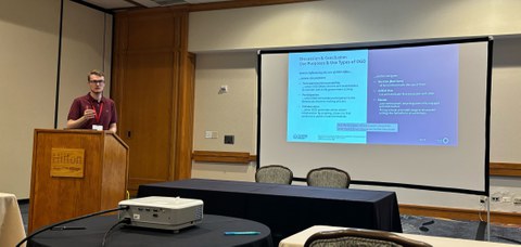 Richard Rau presenting at HICSS-58
