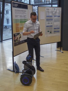 Posterpräsentation und Roboterdemonstration 