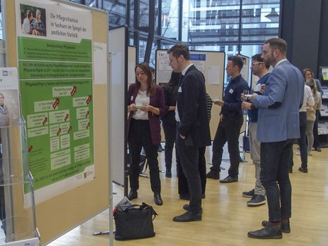 Poster werden in einer Postersession präsentiert