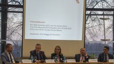 Fünf Teilnehmende der Podiumsdiskussion