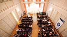 Blick auf Saal von oben