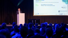 Foto. Prof. Dr. Wolfgang E. Nagel präsentiert beim All Hands Meeting 2024.