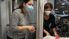 2 female scientists at beamtime facility BESSY (2021)