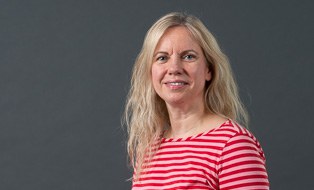 The pictures shows a blond woman who is Andrea Kranz