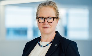 Portrait photo of Prof. Catherina G Becker