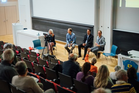 The Retina-Day's presenters answering questions from the audience during the Q&A forum.