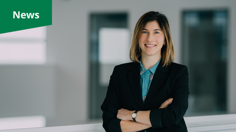 A photo with graphical elements. A portrait of Dr. Anna Czarkwiani. In upper left corner, there is a green rectangle with the white text "News". 