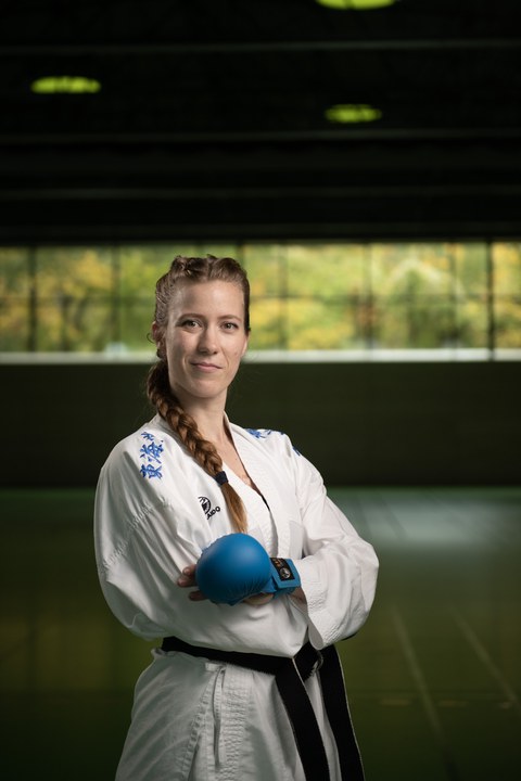 Selina Stamer, Sportstipendiatin, im Karateanzug