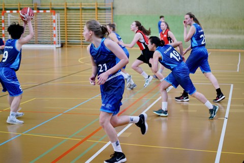 Foto Basketballerinnen im Spiel