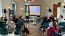 Bürgermeister Hoyerswerda spricht zu Publikum