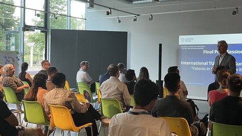 Abschlussveranstaltung mit den finalen Präsentationen der Gruppen