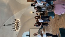 gesamte Gruppe spielt Spiel, um Fortschritt den anderen vorzustellen