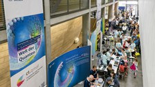 Foto eines Standes bei der Langen Nacht der Wissenschaften an der TU Dresden
