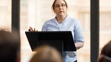 Professor Diana Göhringer (Computer Science) during her presentation at the desk.