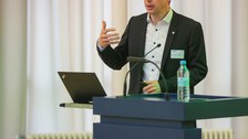 PD Stephan Schlegel bei der Vorstellung der Vision zum geplanten Potentialbereich „Energy Systems“