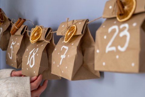 Adventskalender (Säckchen an einer Leine)