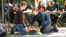Vorführung einer Wiederbelebung durch den Studentischen Sanitätsdienst
