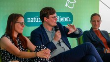 Prof. Anke Langner, Kultusminister Conrad Clemens und Schulleiterin Sabrina Hälschke bei einer Podiumsdiskussion bei den Zukunftstagen Hirschfelde