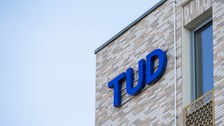 TUD Logo am Gebäude MS1