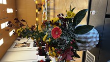Blumendeko und Raumanblick
