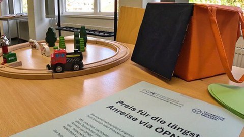 Bild mit Abfrage zur längsten Anreise per ÖPNV