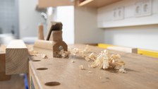 Werkbank mit Hobelspänen