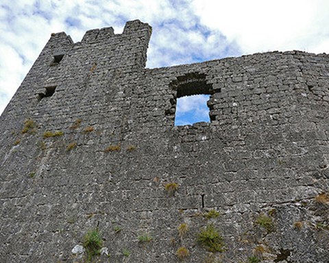 	Donjon von La Couvertoirade, Zinnen und Maschikulis aus dem 15. Jh.