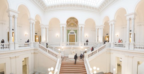 Eingangshalle der Universitätsbibliothek Albertina