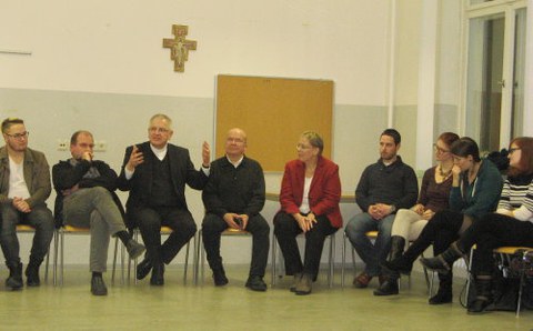 Besuch Bischof Diskussion