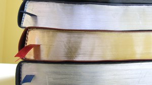 Fotografie eines Bücherstapels