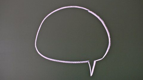 Sprechblase auf Tafel