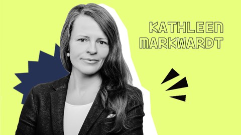 Kathleen vor gelbem Grund